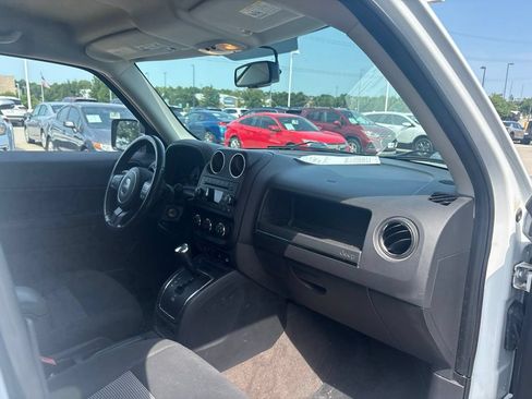 Used 2014 Jeep Patriot Latitude AWD/4WD image 21