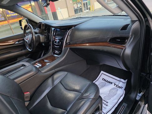Used 2019 Cadillac Escalade ESV Luxury image 15