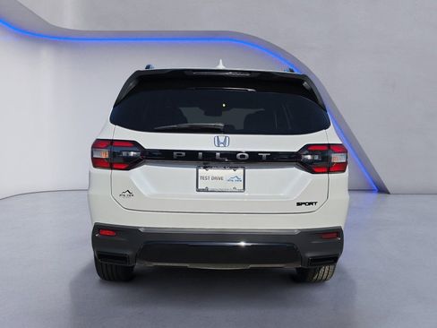 New 2026 Honda Pilot Sport image 4