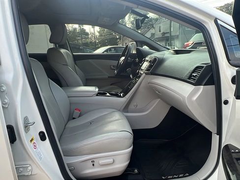 Used 2015 Toyota Venza XLE image 31