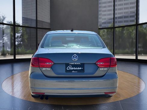 Used 2013 Volkswagen Jetta SE FWD image 4