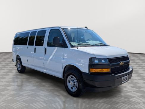 Used 2025 Chevrolet Express 3500 LS RWD image 7