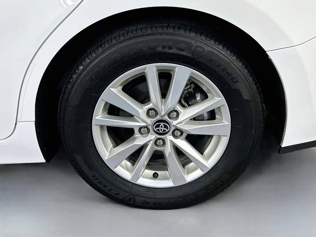 Used 2025 Toyota Camry LE FWD image 32