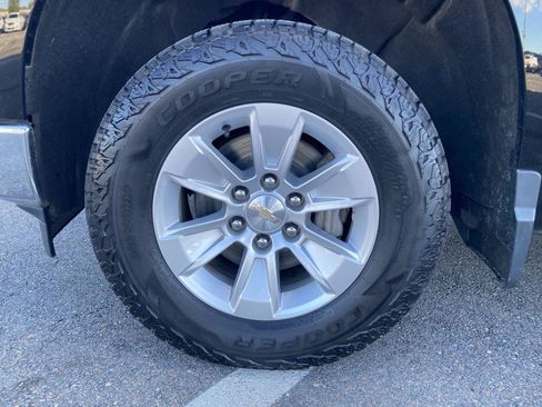 Used 2023 Chevrolet Silverado 1500 LT AWD/4WD image 9