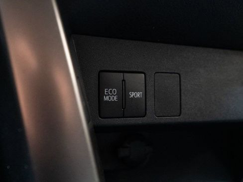 Certified 2018 Toyota RAV4 LE image 24