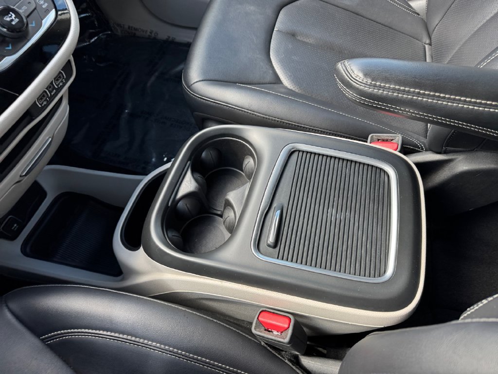 Used 2024 Chrysler Pacifica Touring-L FWD image 27