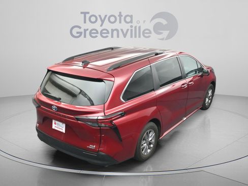 Certified 2023 Toyota Sienna XLE FWD image 15