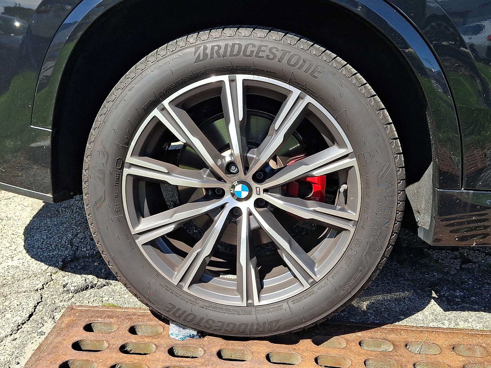 Used 2026 BMW X5 xDrive40i w/ M Sport Package AWD/4WD image 4