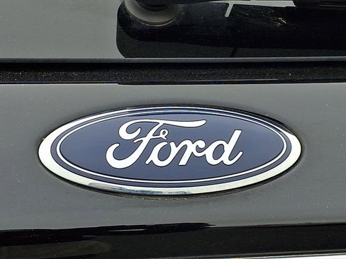 Used 2020 Ford Explorer Platinum w/ Premium Technology Package image 36