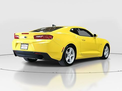 Used 2017 Chevrolet Camaro LT RWD image 5