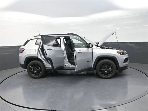 New 2026 Jeep Compass Latitude image 32