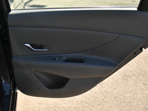 Used 2024 Hyundai Elantra SE image 36