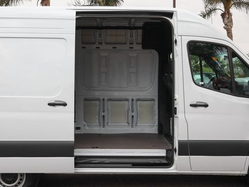 Used 2025 Mercedes-Benz Sprinter 2500 image 11