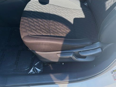 Used 2021 Nissan Kicks SV FWD image 17
