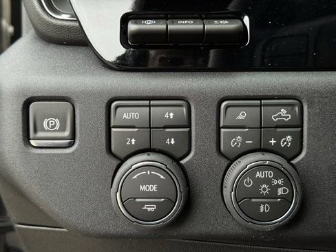 New 2026 Chevrolet Silverado 2500 ZR2 AWD/4WD image 18