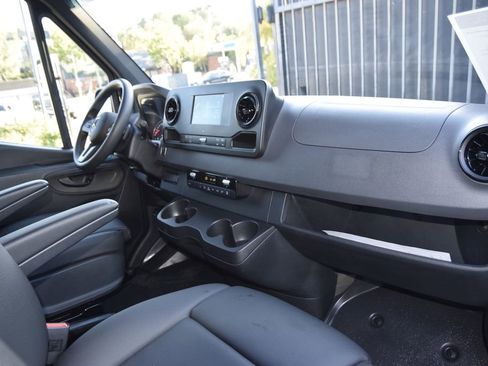 Used 2023 Mercedes-Benz Sprinter 2500 image 11