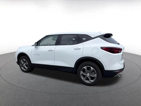 Used 2025 Chevrolet Blazer LT FWD image 9