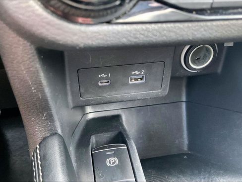Certified 2021 Nissan Kicks SV FWD image 33