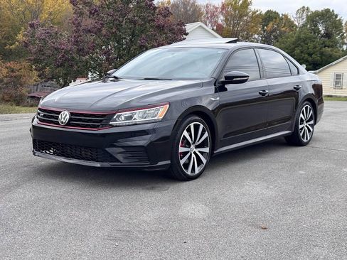 Used 2018 Volkswagen Passat 3.6 image 26