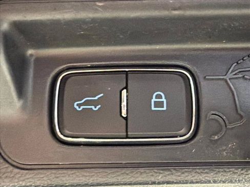 Used 2023 Ford Explorer XLT RWD image 19