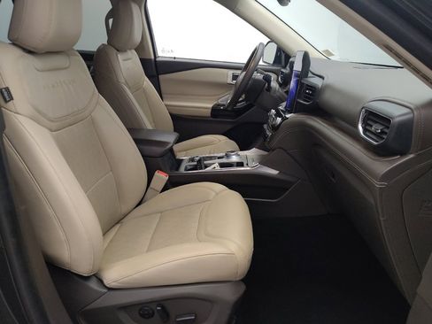 Used 2022 Ford Explorer Platinum w/ Equipment Group 601A AWD/4WD image 21