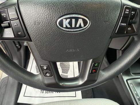 Used 2011 Kia Sorento LX w/ Convenience Pkg image 11