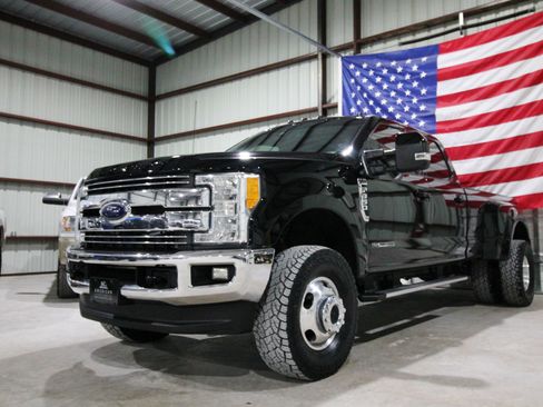 Used 2017 Ford F350 Lariat w/ Lariat Ultimate Package image 3