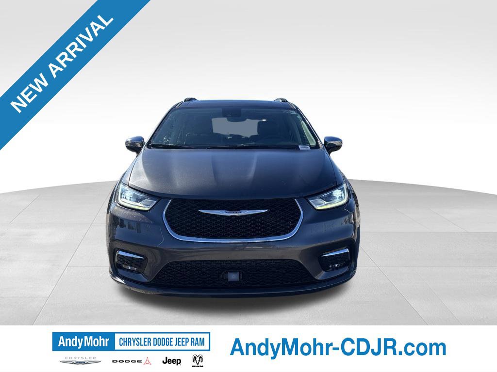 Used 2023 Chrysler Pacifica Limited FWD image 2