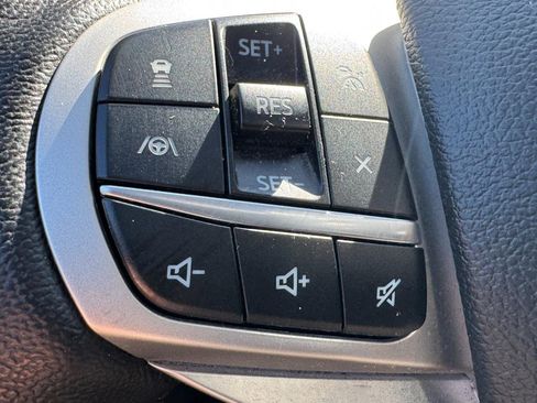 Used 2023 Ford Explorer XLT w/ Equipment Group 202A AWD/4WD image 18