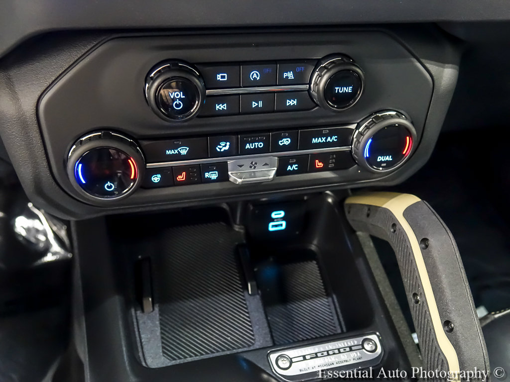 Certified 2025 Ford Bronco Badlands AWD/4WD image 17
