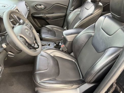 Used 2020 Jeep Cherokee Latitude Plus FWD image 13