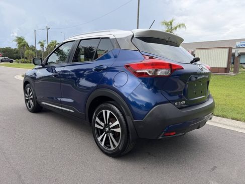 Used 2019 Nissan Kicks SR w/ SR Premium Package FWD image 5