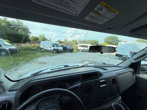 Used 2016 Ford E-450 and Econoline 450 Super Duty image 10