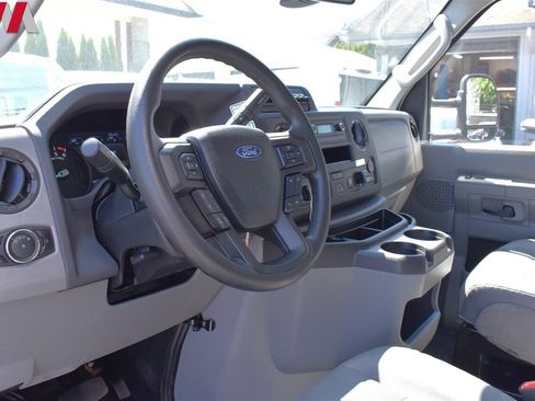 Used 2022 Ford E-350 and Econoline 350 Super Duty image 3