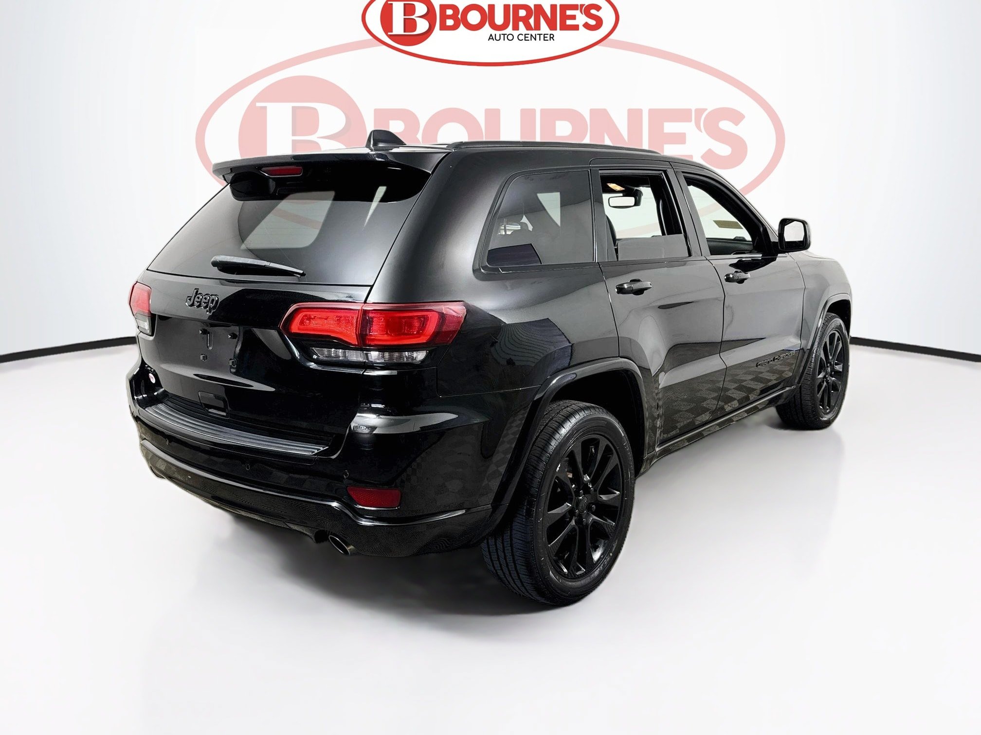 Used 2017 Jeep Grand Cherokee Altitude AWD/4WD image 11