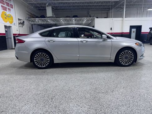 Used 2018 Ford Fusion SE AWD/4WD image 2