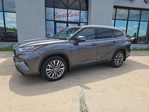 Used 2021 Toyota Highlander Platinum AWD/4WD image 4