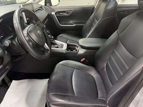 Used 2020 Toyota RAV4 Limited w/ Carpet Mat Package AWD/4WD image 13