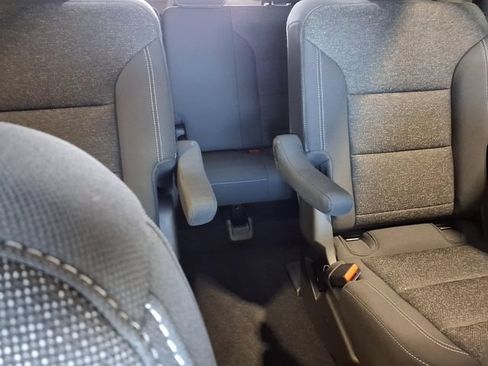 Used 2025 Chevrolet Traverse LT FWD image 29