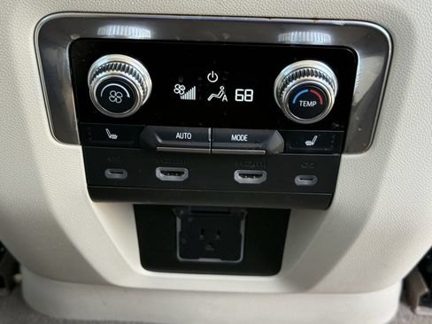 Used 2024 GMC Yukon XL Denali AWD/4WD image 30