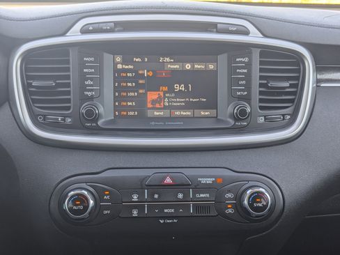 Used 2018 Kia Sorento LX image 18