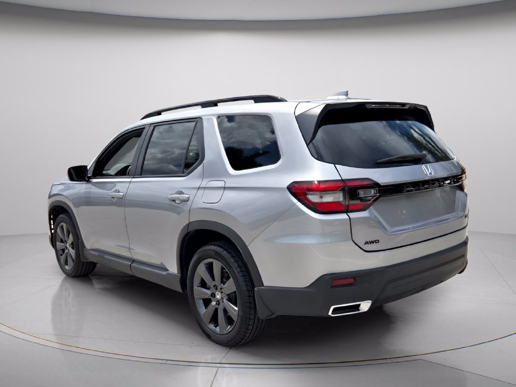 Used 2025 Honda Pilot Sport image 6