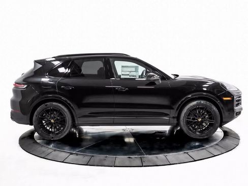 Certified 2025 Porsche Cayenne image 8