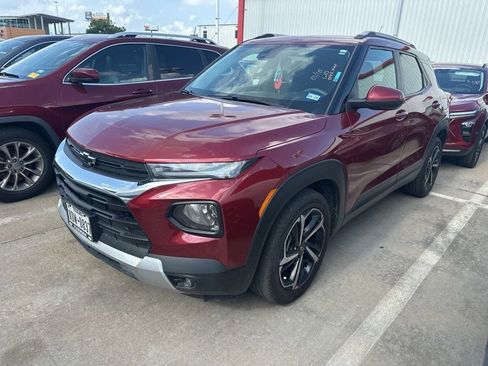 Used 2022 Chevrolet TrailBlazer LT w/ Confidence II Package FWD image 1