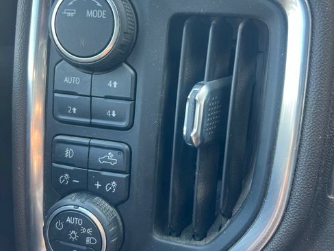 Used 2020 Chevrolet Silverado 1500 LTZ AWD/4WD image 8