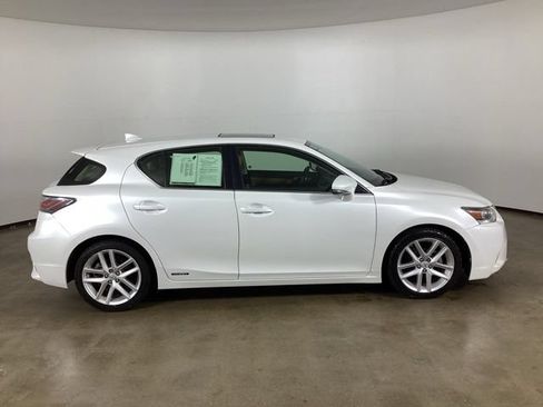 Used 2016 Lexus CT 200h w/ Navigation Package FWD image 7
