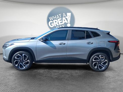 Used 2025 Chevrolet Trax RS w/ Driver Confidence Package FWD image 7