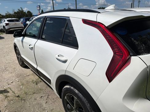 Used 2025 Kia Niro LX FWD image 7