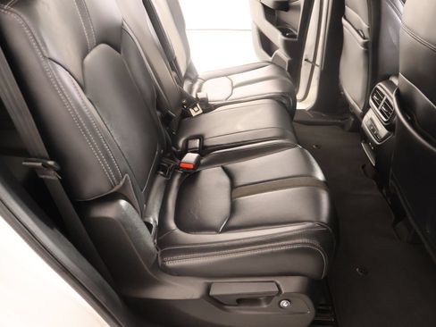 Used 2024 Honda Pilot Touring image 16