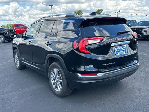 Used 2024 GMC Terrain SLT AWD/4WD image 3
